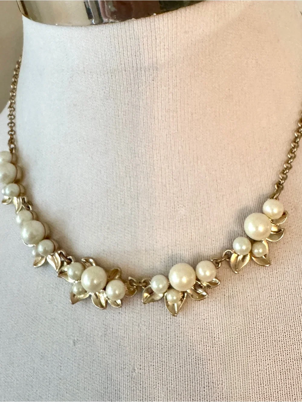 Gold-Tone Pearl Cluster Necklace Brooks Brothers 18” Romantic Chic